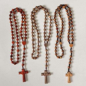 KOMI 8mm 6mm Wood Beaded Rosary Necklace Wooden Rosary Beads Necklace Carved Cross Pendant Necklaces for Religious Prayers Gifts