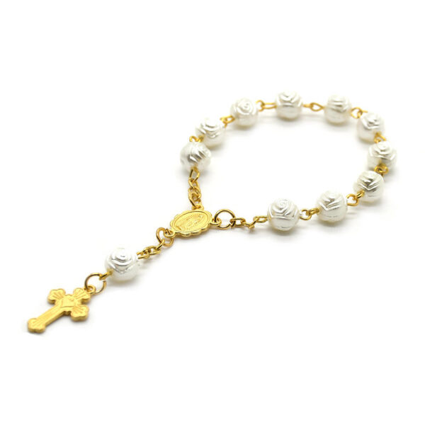 H34390efdf1954222b9c790ccd98616ffV Komi Wholesale Religious Pearl Roses Carved Alloy Virgin Mary Medal Center Cross Crucifix Pendant Rosary Bracelet Hanging Car