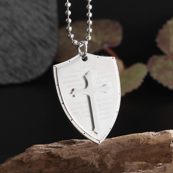 komi europe and the united states cross shield titanium steel necklace plated 18k gold necklace