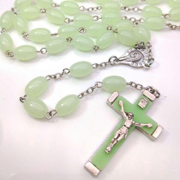 Wholesale Religious Jewelry Acrylic Luminous Beads Catholic Cross Rice Bead Necklace Crucifix Pendant Rosary Necklace