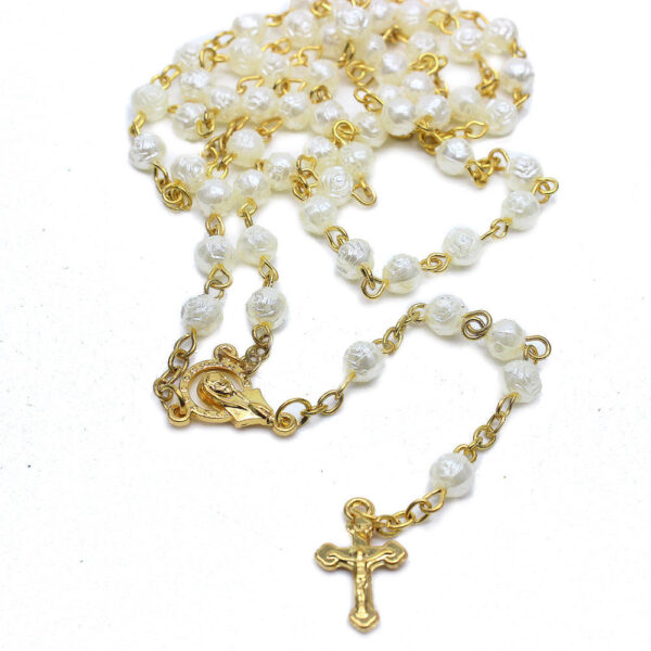 2023 Komi Wholesale Catholicism Plastic White Rose Shaped Pearl Prayer Beads Rosary Virgin Mary Cross Pendant Necklace