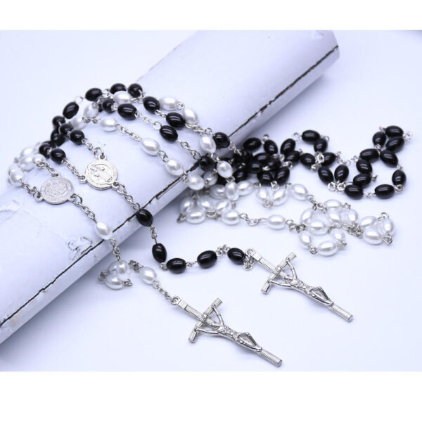 2024 Hot Holy Religious Pearl Beads Rosary Cross Pendant Family Wedding Prayer Necklace