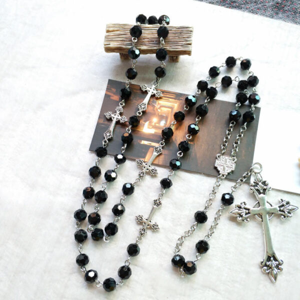 Komi 2023 New Gothic Black Simple Cross Religious Pendant Necklace Rosary Prayer Jewelry Necklaces