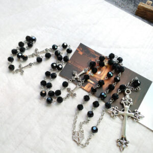 Komi 2023 New Gothic Black Simple Cross Religious Pendant Necklace Rosary Prayer Jewelry Necklaces