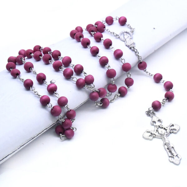 41d5c012a31cc994e219cda0e1d8ea02_H64a5499b66674a12912a8b1d42c542ad6_avif=close&webp=close 2024 Komi Wholesale Alloy Crucifix 8 mm Red Wood Religious Prayer Rosary Beads Necklace