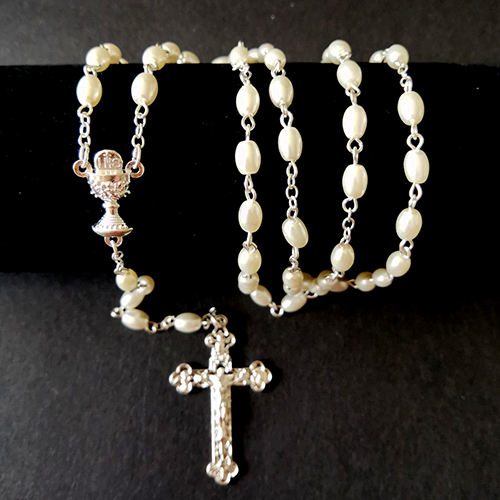 Komi Hot Sell Rosary 5*7mm Glass Pearl Necklaces Religious Rosary Trophy Medal Center Alloy Cross Jesus Necklace for Pary
