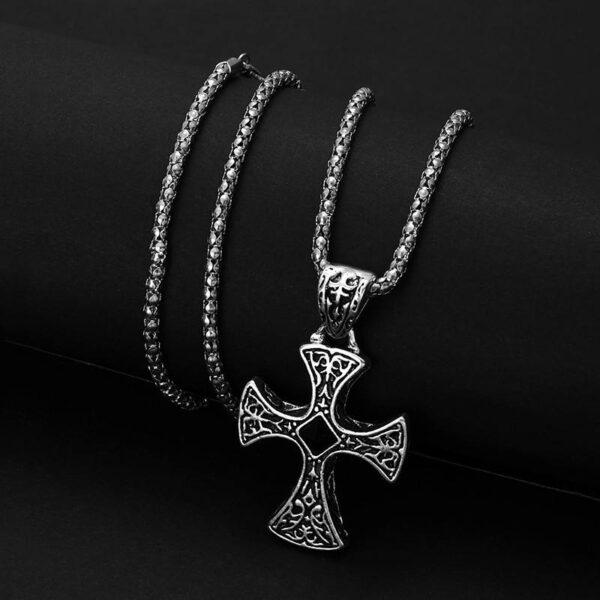 KOMI Fashion Black Diamond Cross Pendant Necklace Personalized Hiphop Punk Jewelry Stainless Steel Long Sweater Chain Necklaces