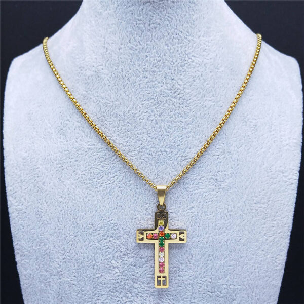 KOMI 2024 New Light Luxury Niche Design High Sense Stainless Steel Cross Religious Necklace Diamond Pendant