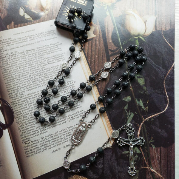 Komi Hot Selling Black Volcanic Beads Cross 59 Rosary Beads Necklaces Prayer Jesus Cross Crucifix Pendant Jewelry Necklaces