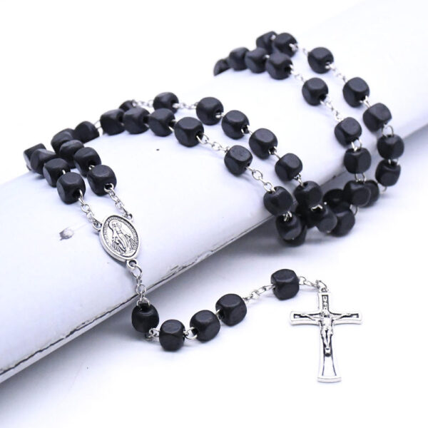 Komi Wholesales Square Black Wood Beads Cross Pendant Religious Jewelry Rosary Catholic Virgin Jesus Rosary Necklace