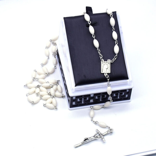 2024 Komi Wholesales Religious White Acrylic Beads Cross Pendant Virgin Mary Beads Catholic Rosary Necklace