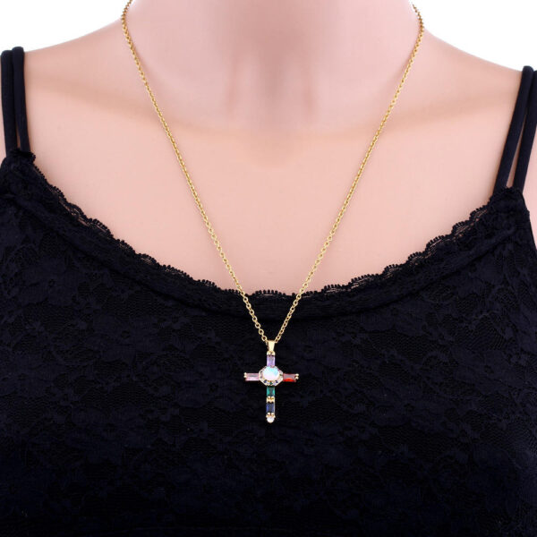 2024 KOMI Fashion Colorful CZ Cross Pendant Necklace Stainless Steel Chain Choker Necklace 18K Gold Cubic Zirconia Necklaces Pendant