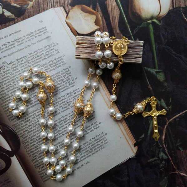 KOMI Flower Pedestal Glass Beads Rosary Benedictine Cross Rosary Beads Religious Rosary Necklaces