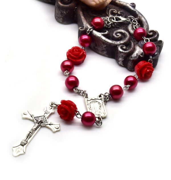 H090fd5f68ba24017ad3370d1f81dc406h KOMI Pearl Large Resin Rose Rosary Bracelet Cross Pendant Religious Jewelry