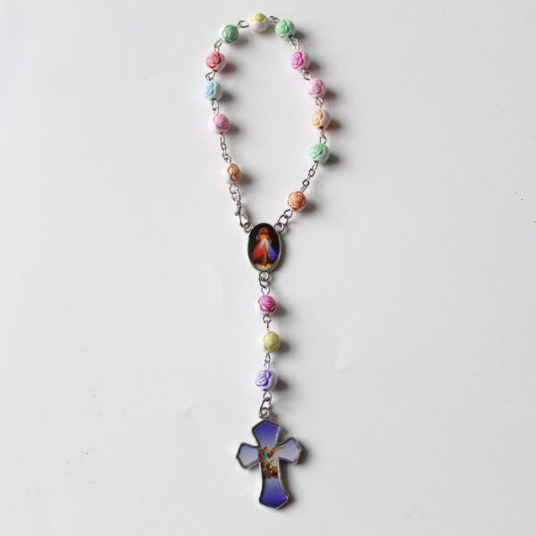 H17507ff4db1c4446bbc9efc3e2b1610dm KOMI Colored 8mm Rose Beaded Imitation Pearl Small Rosary Bracelet