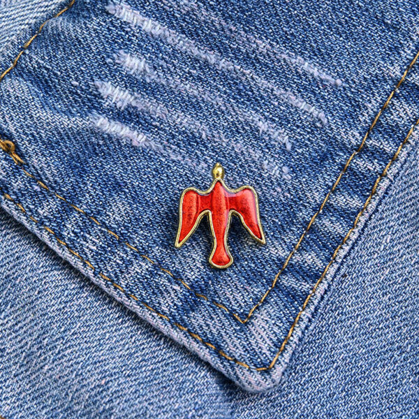 KOMI Exquisite Light Body Pigeon Cross Brooch Clothing Accessories Gift Badge