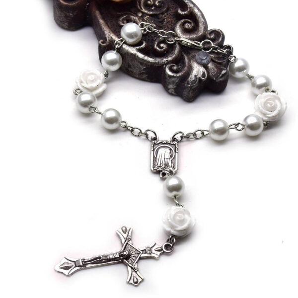 H44be7191c16044e59cd351b5189266f7j KOMI Pearl Large Resin Rose Rosary Bracelet Cross Pendant Religious Jewelry