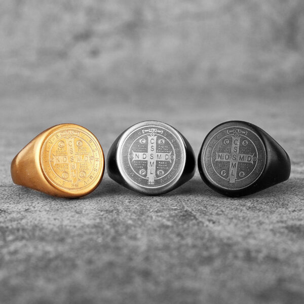 H56c0d5fb47514814a8e02bc3d63a3f33j Komi Vintage Saint Benedict Cross Religious Titanium Steel Ring Round Broad Face Print Religious Ring