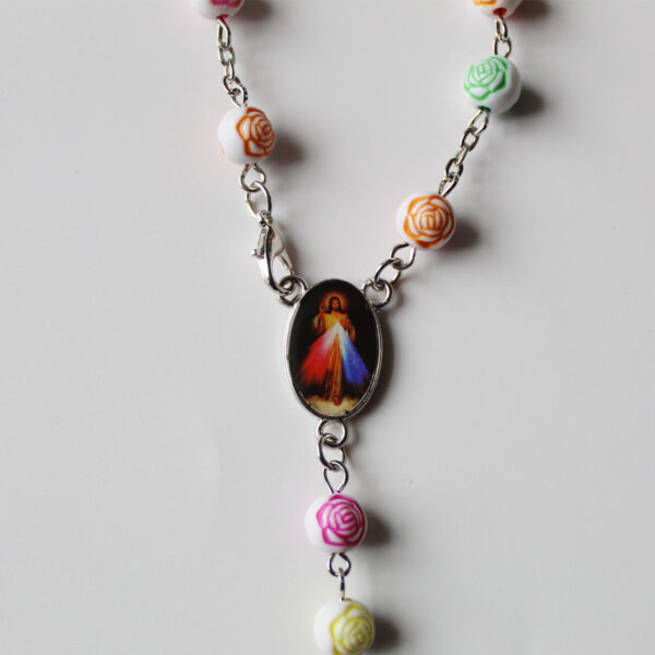 Ha5012ea348874d81ac01dcad48d89d0e7 KOMI Colored 8mm Rose Beaded Imitation Pearl Small Rosary Bracelet