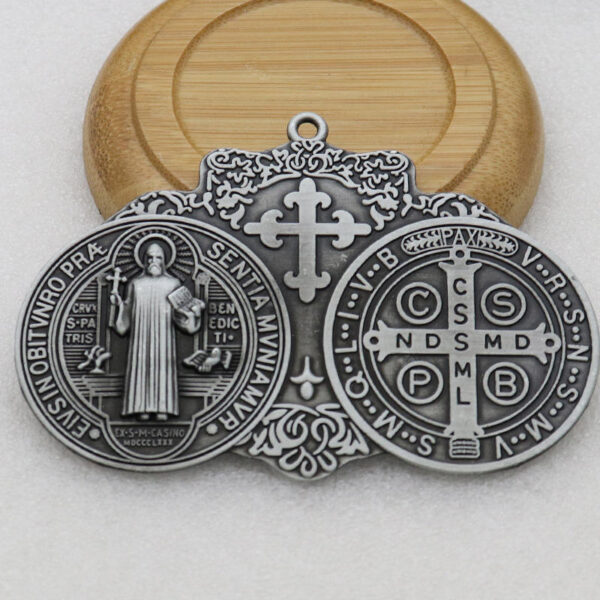 Ha968abfa0b60426c94e6ab8bf5c60c8eA KOMI 8.8cm*6.1cm St. Benedict Pendant Keychain Wholesale Religious Jewelry