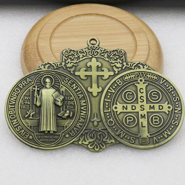 Hc91ca74fedc3420d9bb3f026b6710d15t KOMI 8.8cm*6.1cm St. Benedict Pendant Keychain Wholesale Religious Jewelry