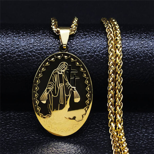 KOMI HipHop Goddess Madonna Medal Twist Chain Necklace 18K Gold Stainless Steel Oval Virgin Mary Pendant Necklaces for Men Gift