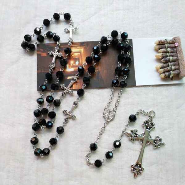 Komi 2023 New Gothic Black Simple Cross Religious Pendant Necklace Rosary Prayer Jewelry Necklaces