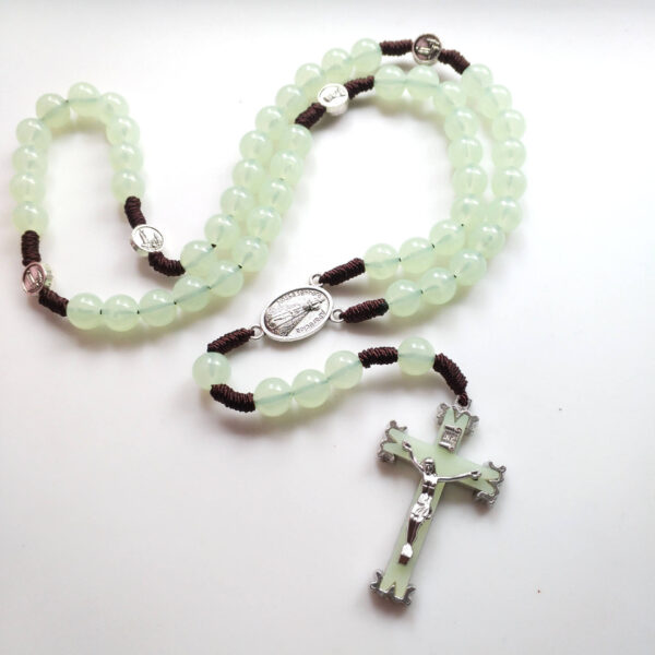 Komi Hot Selling Acrylic Luminous Beads Cross Rosary Necklace 59 Beads Madonna Crucifix Pendant Jewelry Necklaces Pendant