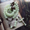 Komi Hot Selling Acrylic Luminous Beads Cross Rosary Necklace 59 Beads Madonna Crucifix Pendant Jewelry Necklaces Pendant
