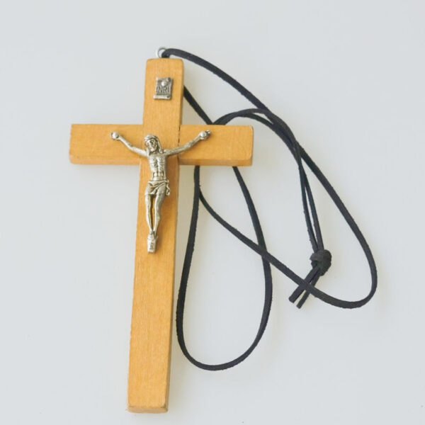KOMI Hot Selling Wooden Cross Inlaid Metal Jesus Pendant Necklaces Wax Rope Drop with Wood Cross Necklaces for Men Women Gifts