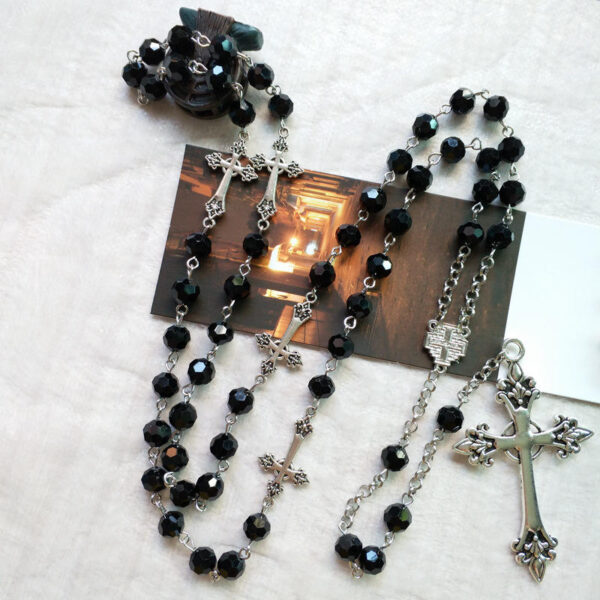 Komi 2023 New Gothic Black Simple Cross Religious Pendant Necklace Rosary Prayer Jewelry Necklaces