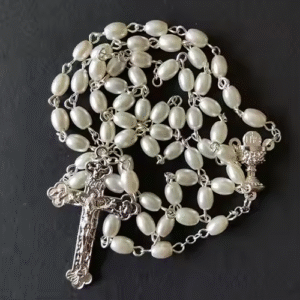 Komi Hot Sell Rosary 5*7mm Glass Pearl Necklaces Religious Rosary Trophy Medal Center Alloy Cross Jesus Necklace for Pary