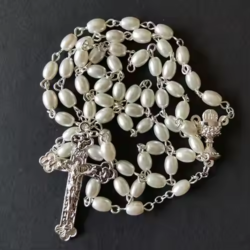 Komi Hot Sell Rosary 5*7mm Glass Pearl Necklaces Religious Rosary Trophy Medal Center Alloy Cross Jesus Necklace for Pary