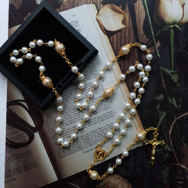 KOMI Flower Pedestal Glass Beads Rosary Benedictine Cross Rosary Beads Religious Rosary Necklaces