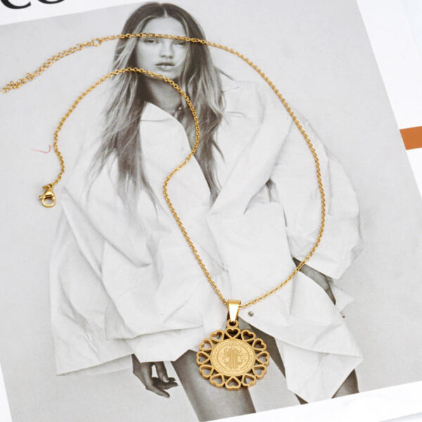 d524085911fc8b2891399a1dd84253f0_H531bee4033044c7c94cbfdcd930e25e80_avif=close&webp=close Komi Religious Titanium Steel Religious Pendant Jewelry Stainless Steel Priest Son Miracle Medal Necklace