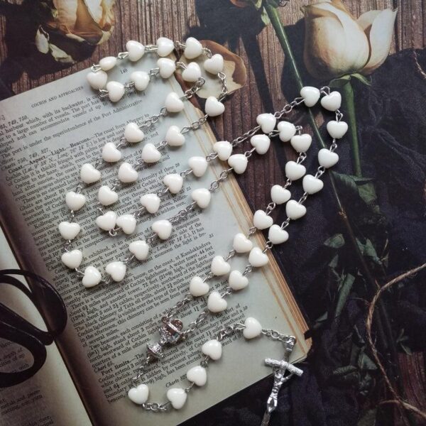 Komi Hot Selling Love Milk Color Rosary Cross Necklace Pendant Crucifix Pendant Rosary Catholic Necklace