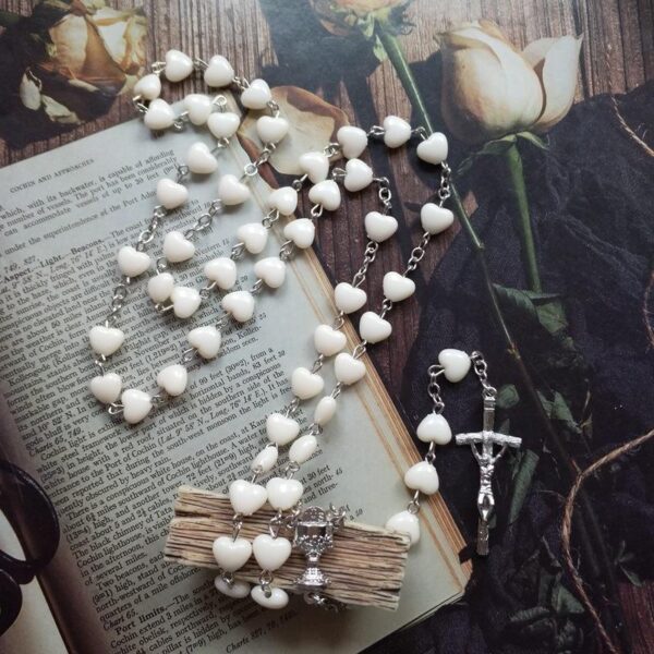 Komi Hot Selling Love Milk Color Rosary Cross Necklace Pendant Crucifix Pendant Rosary Catholic Necklace