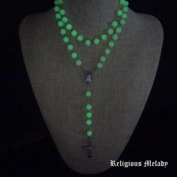 e05bbf4c7d65771e3d0642a0bbc45cd5_H4feae8ee99e343249dc1b6c4166f0ddcC_avif=close&webp=close Luminous Cross Necklace Religious Jewelry 8mm Plastic Luminous Rose Embossed Bead Necklace