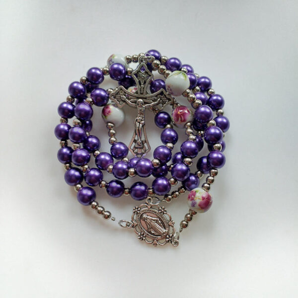 2023 Komi Hot Selling Pink Glass Rosary Beads Cross Pendant Necklaces Pearl Crucifix Religious Jewelry