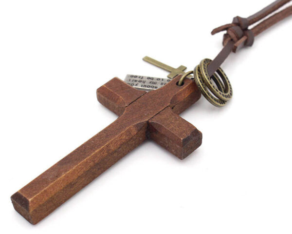New Hot-selling Retro Style Personalized Leather Rope Necklace Natural Wood Cross hang Tag Sweater Chain
