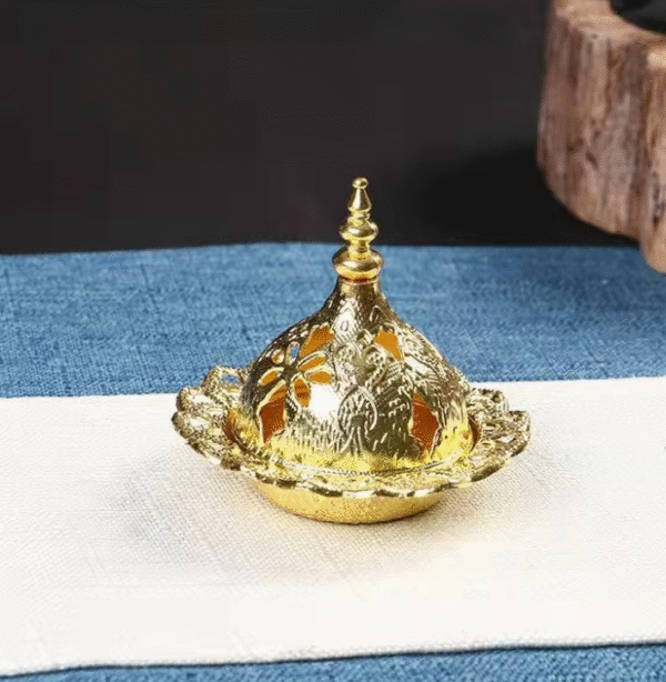 Hot Selling Gold Hollowed Out Middle Eastern Arab Small Incense burner Metal Aromatherapy Sandalwood Furnace Tower