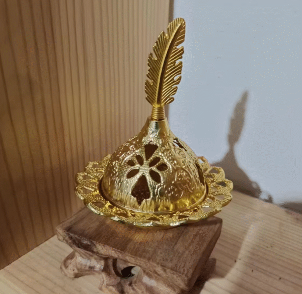 Hot Selling Gold Hollowed Out Middle Eastern Arab Small Incense burner Metal Aromatherapy Sandalwood Furnace Tower