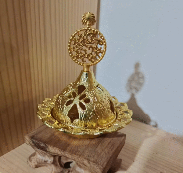 Hot Selling Gold Hollowed Out Middle Eastern Arab Small Incense burner Metal Aromatherapy Sandalwood Furnace Tower