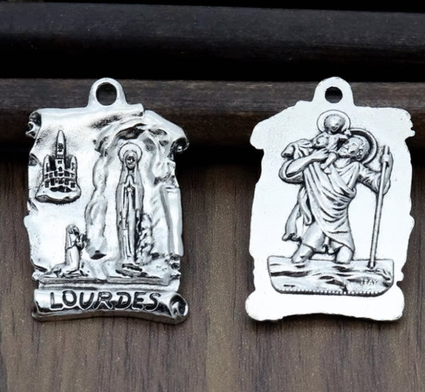 Factory Spot Wholesale Metal Jewelry Pendant Necklace Religious Jewelry Christian Pendant Saint Keychain Pendant
