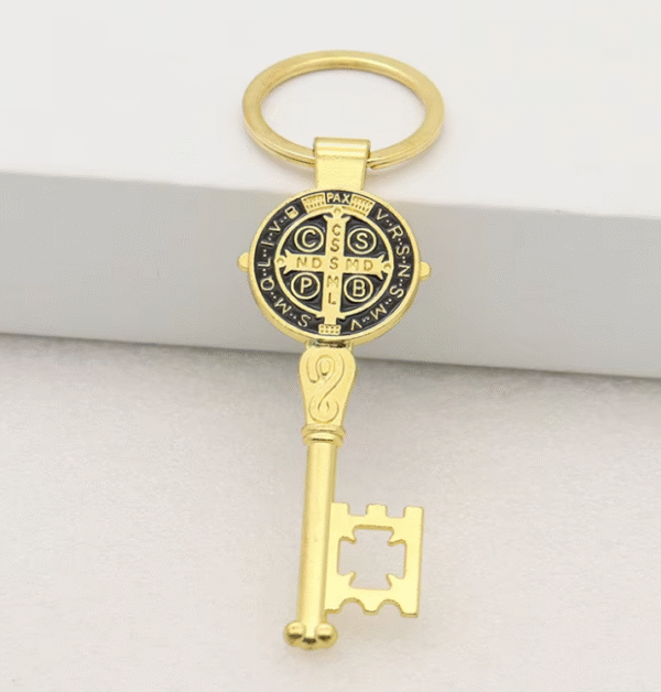 Hot Selling Saint Benedict Medal Key Keychain in Gold Silver Tone Key Pattern Pendant Key Ring Great Gifts
