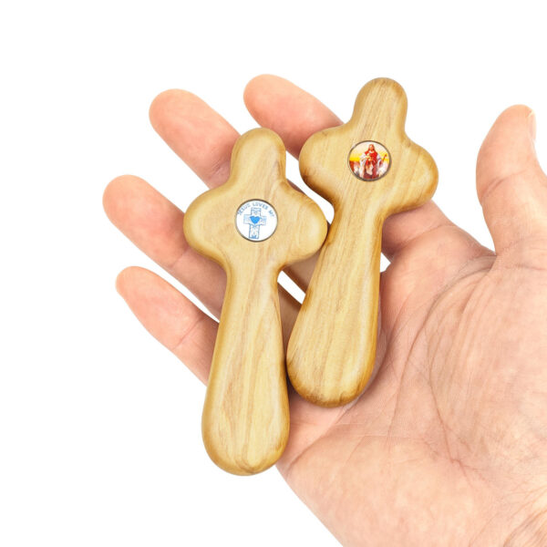 KOMI Cross Jesus Loves Me Spirit Encouragement Gift Wooden Cross Relief Gifts Hand Held Olive Wood Cross Crafts Christmas Gift
