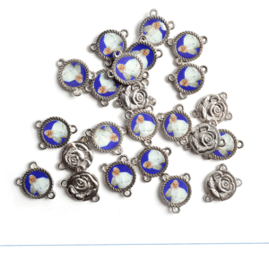 2457baff8c6336e7bd8d27c7641fe32f_H1086564a44414b5cbeafdf93504e493ea_avif=close&webp=close Rose Pendant Medallion Accessories Jesus Wooden Triangle Accessories Catholic Charm Religious Prayer Rosary DIY Manual Connector