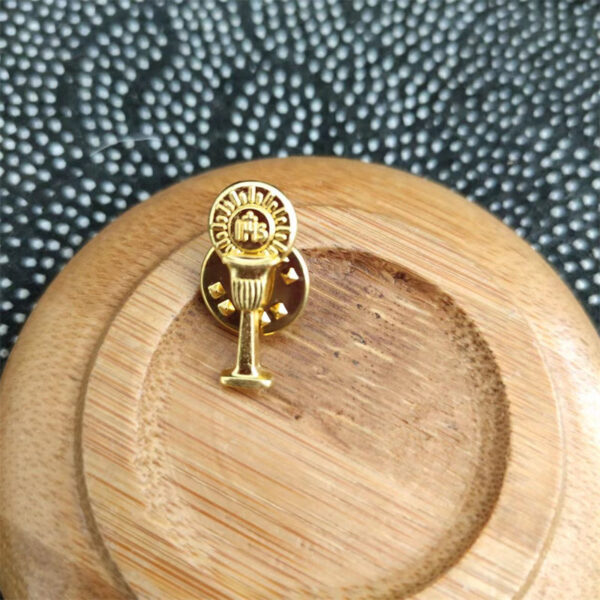 4d26466ccd77507361cdebe0d61db7cc_H664abf3186bf47fdbec745b885e83b94c_avif=close&webp=close KOMI Women Brooch Pin Jewelry Clothing Brooches Eucharist Light Chalice Dove Cross Brooch Pins