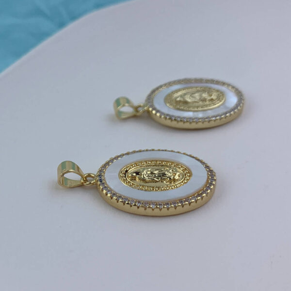 531d6e1e97bdb29c1f7d0e505c59c4b5_Hdb5a8c28967b4cce9b64c879f810cd0cS_avif=close&webp=close KOMI 2024 New Natural Shell Zircon Oval Madonna Pendant Accessories Religious Jewelry