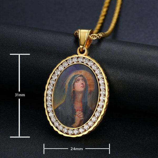 7eb713ef6db671c438e4462a9d271182_Ha45067b3a6ac473b80590b13201bf0c1G_avif=close&webp=close Komi 2023 New Madonna (personality Photo DZ) Grating 3D Titanium Steel Zircon Pendant